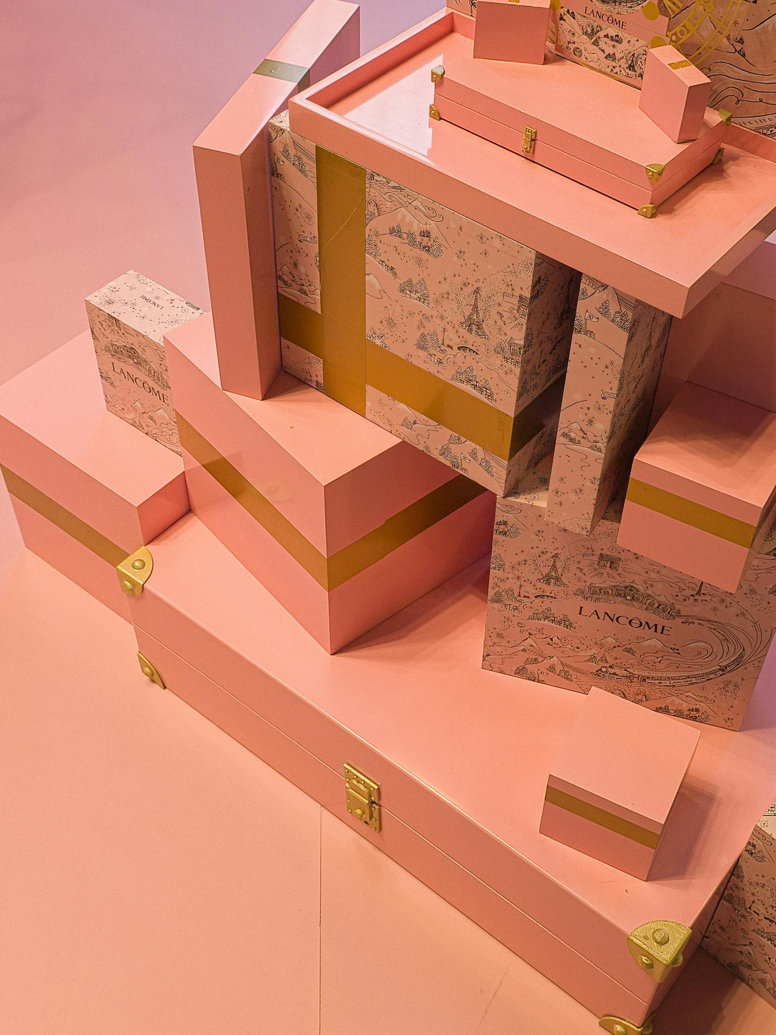 Elegant pink gift boxes with gold details create a festive and luxurious atmosphere.